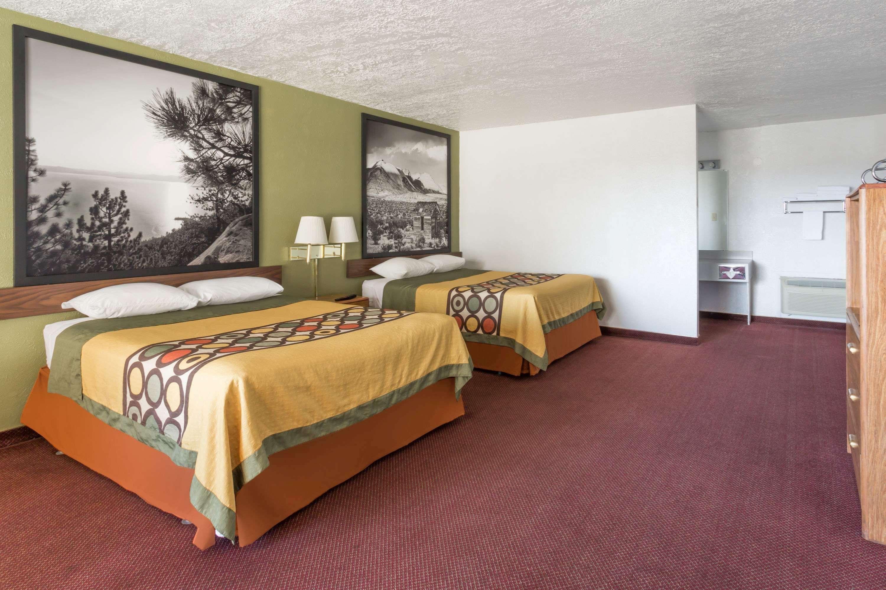 Hotel Super 8 By Wyndham Wells Extérieur photo