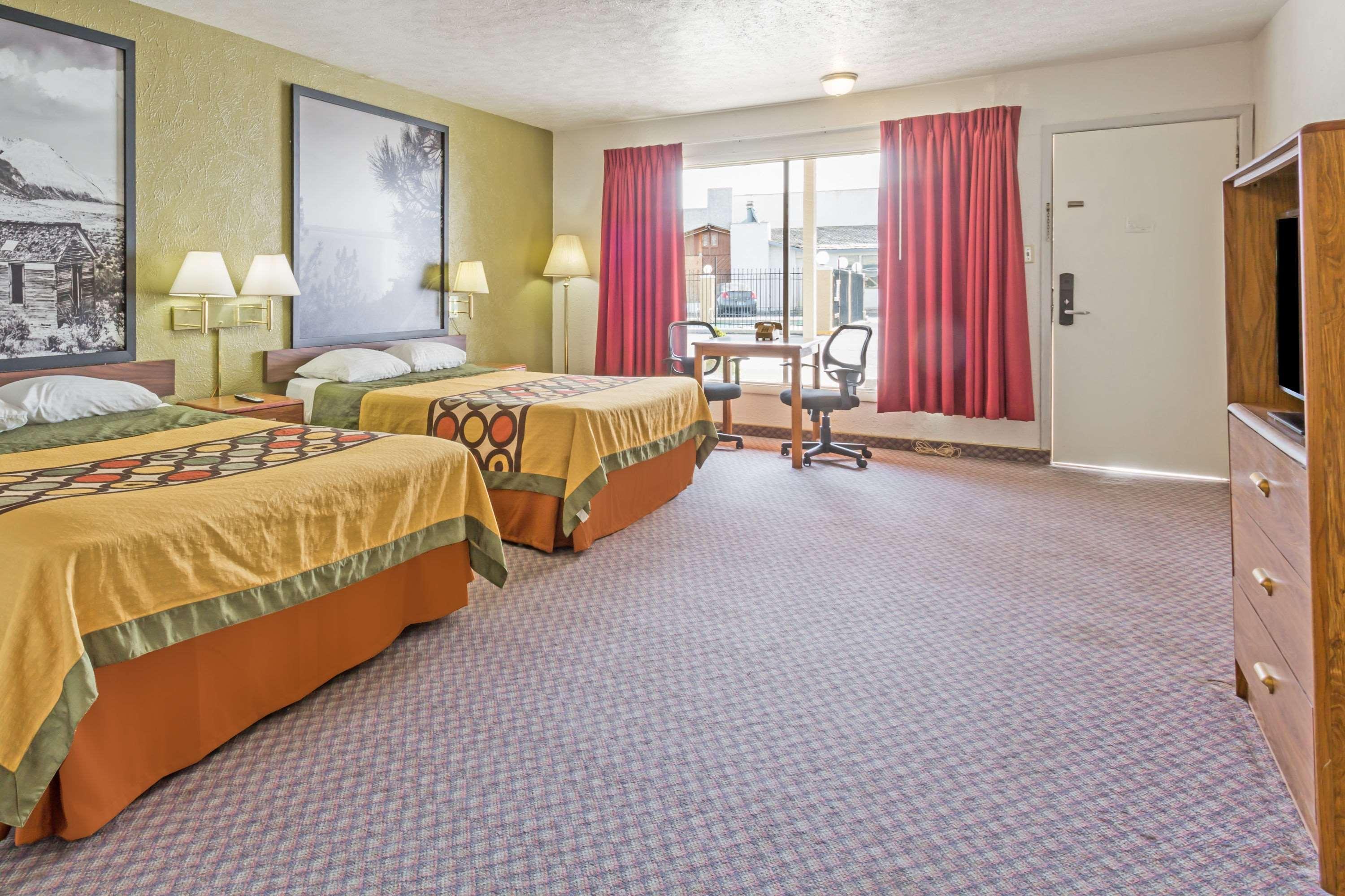 Hotel Super 8 By Wyndham Wells Extérieur photo
