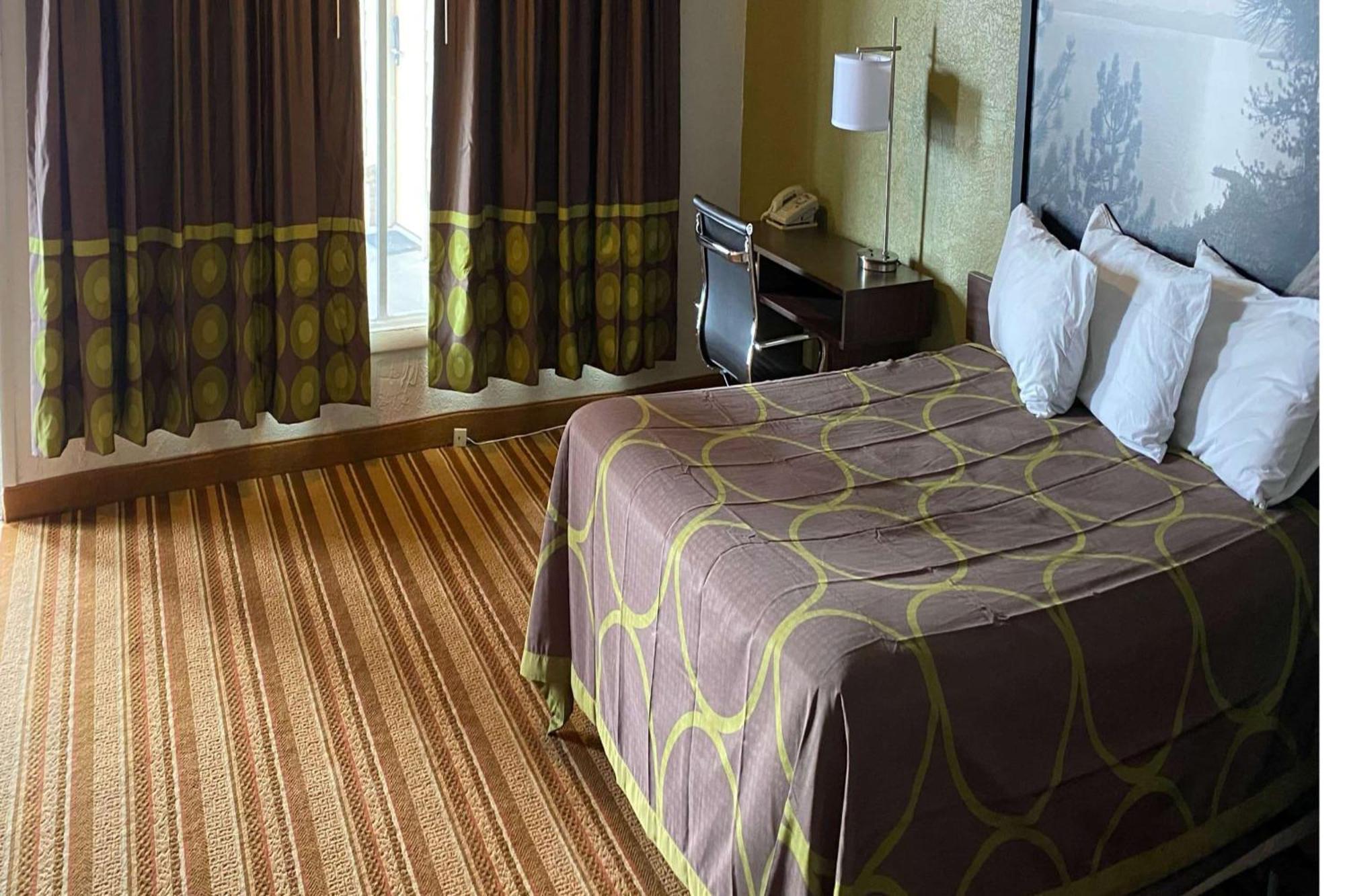 Hotel Super 8 By Wyndham Wells Extérieur photo