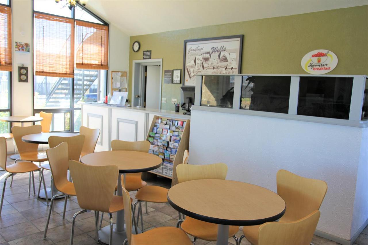 Hotel Super 8 By Wyndham Wells Extérieur photo
