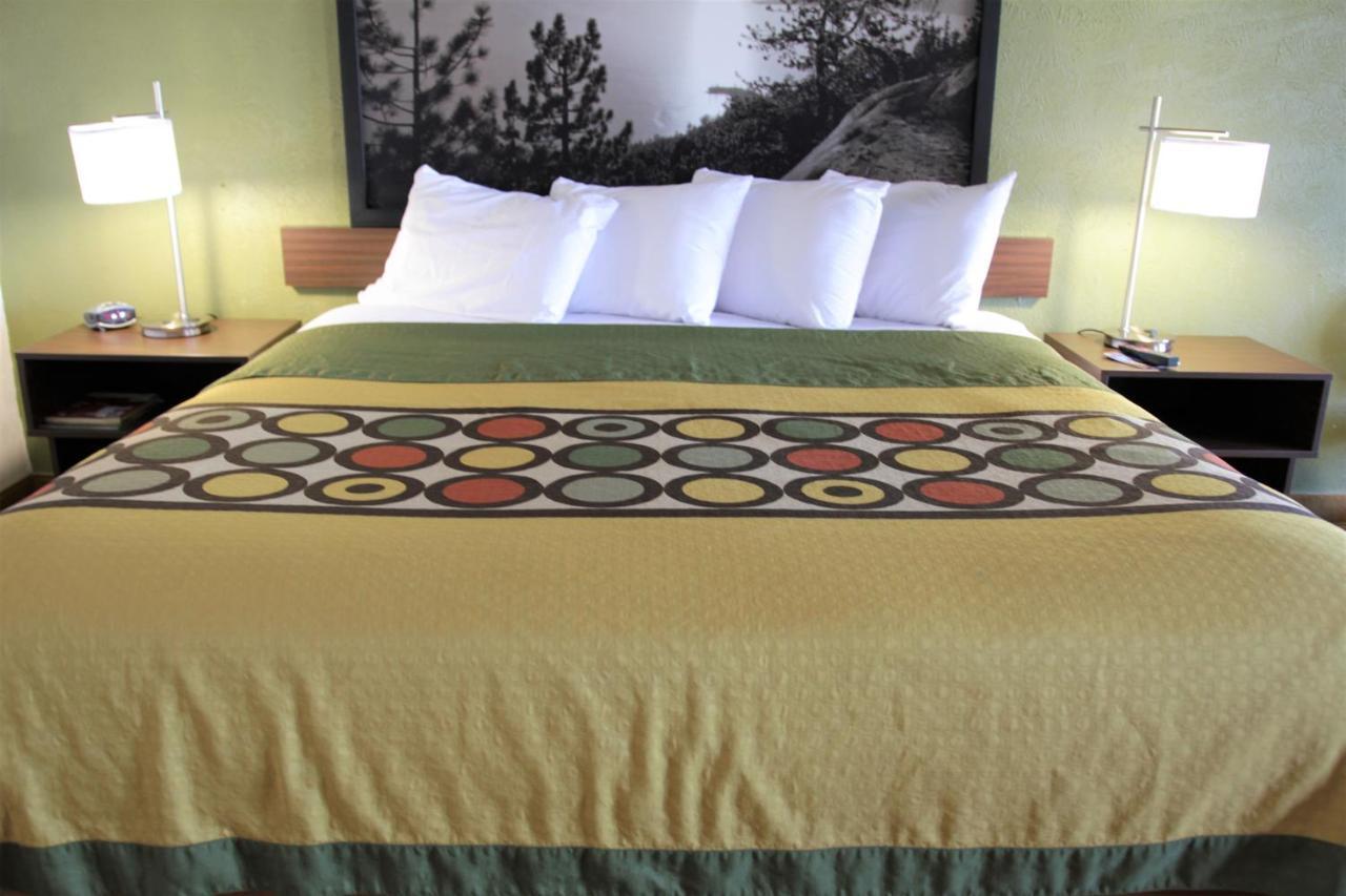 Hotel Super 8 By Wyndham Wells Extérieur photo