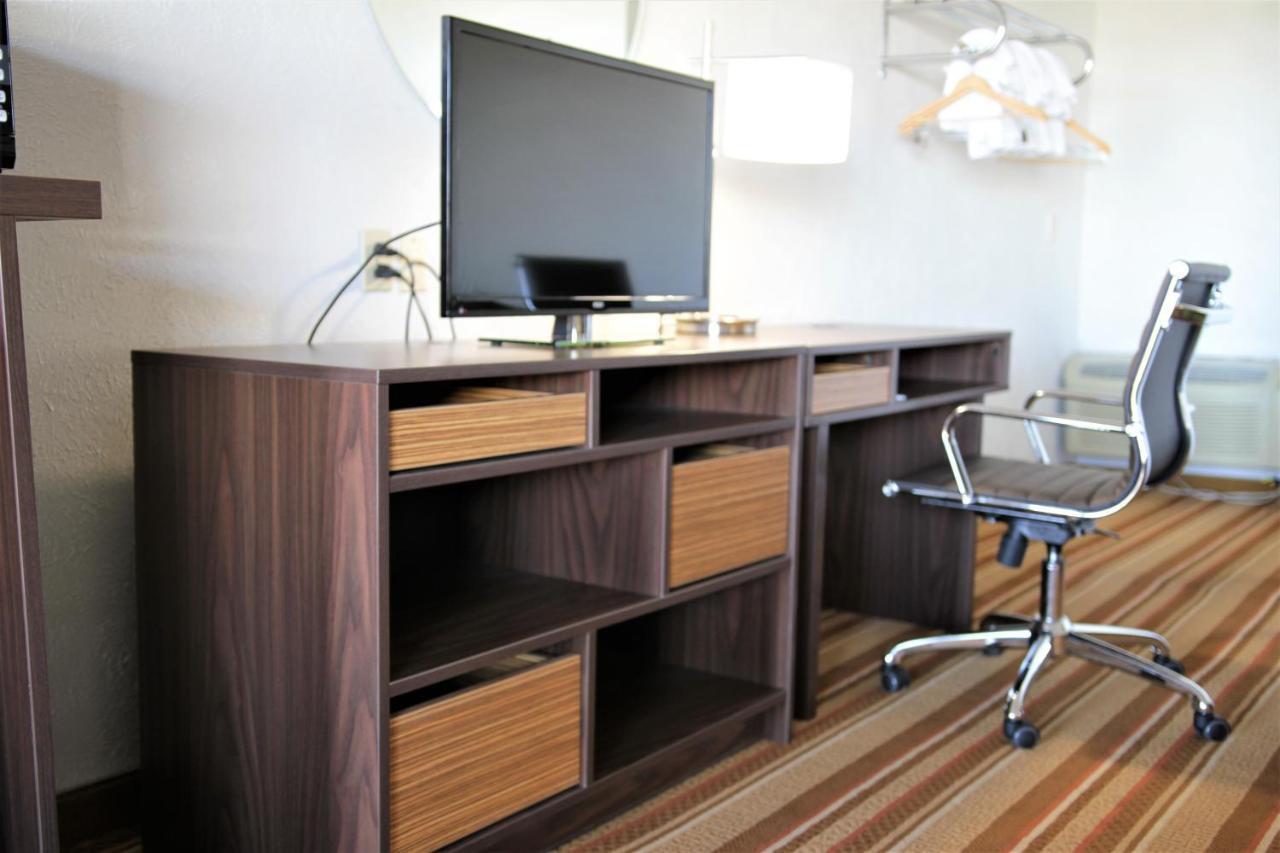 Hotel Super 8 By Wyndham Wells Extérieur photo